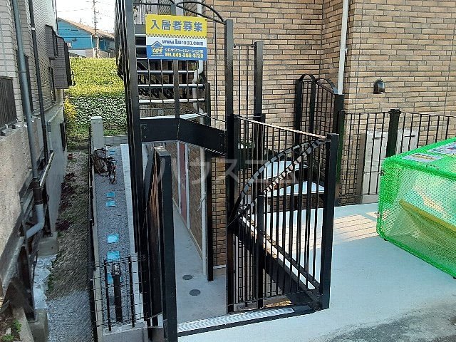 27/28 エントランス