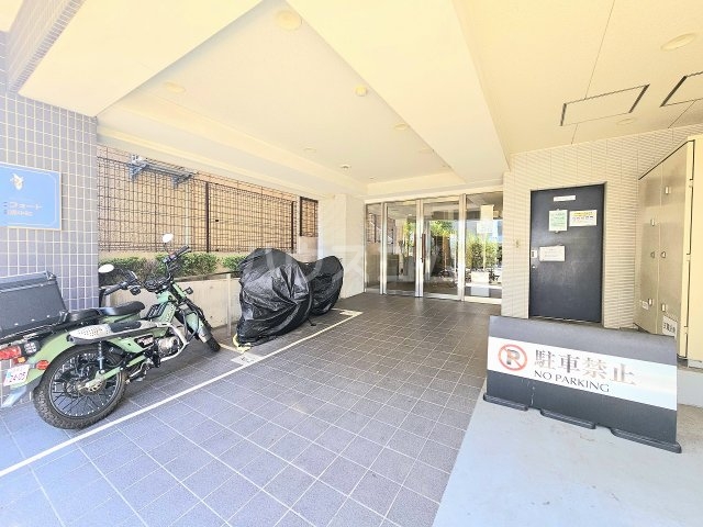 21/30 エントランス