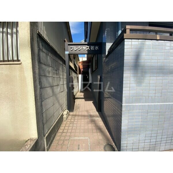 17/23 エントランス