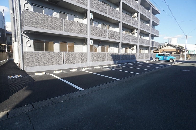 23/30 駐車場