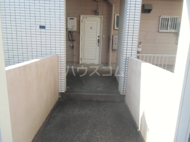 21/30 エントランス