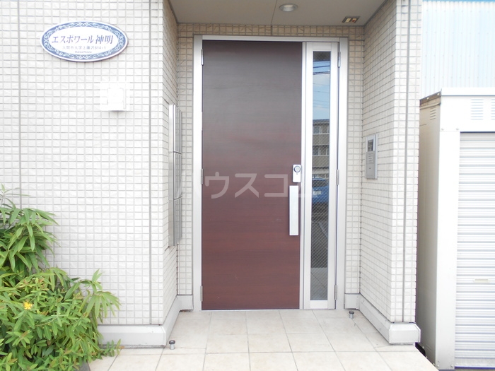 16/27 エントランス