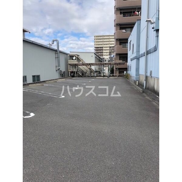 23/26 駐車場