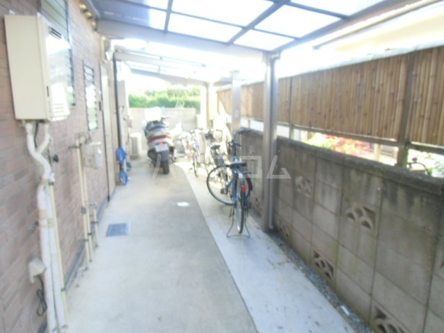 21/30 エントランス