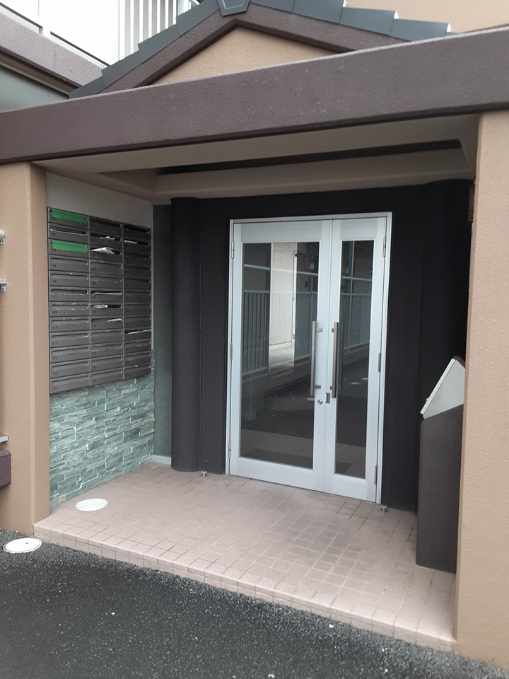 23/30 エントランス