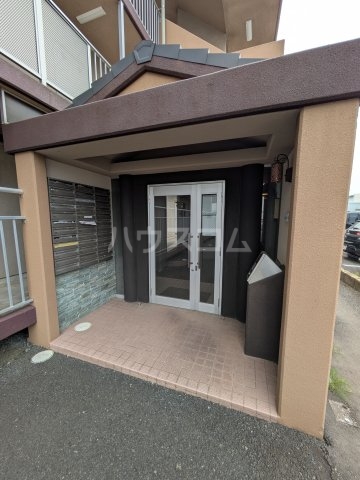 18/25 エントランス