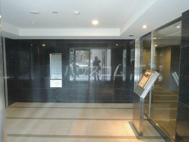 24/30 エントランス