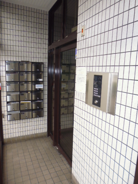 24/30 エントランス