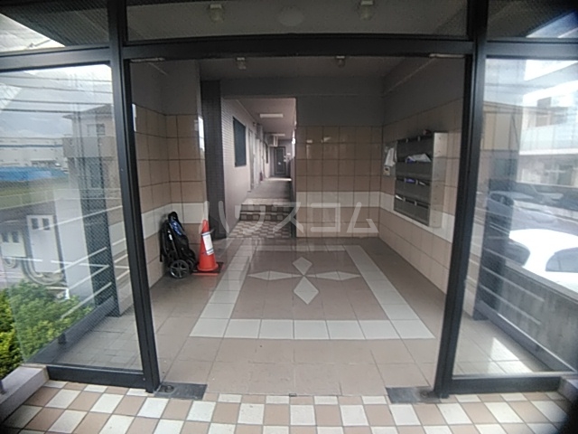 21/30 エントランス