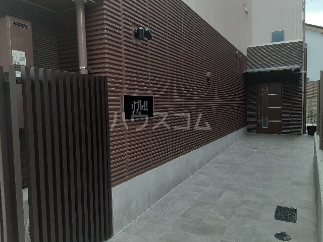 21/27 エントランス