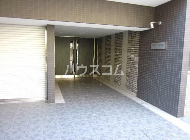 21/22 エントランス