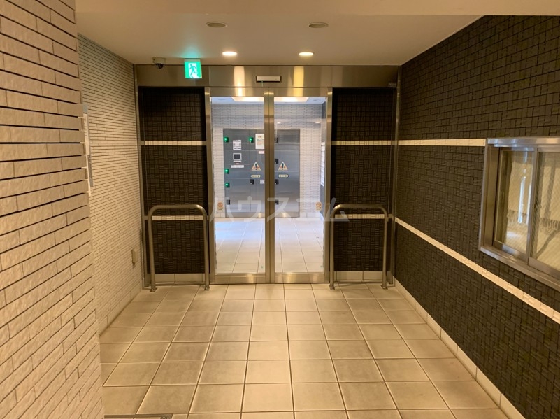 23/30 エントランス