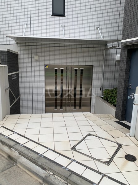 22/30 エントランス