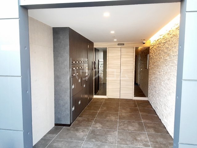 28/30 エントランス