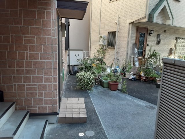 23/29 エントランス