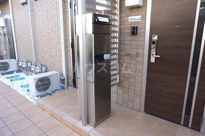 21/30 エントランス