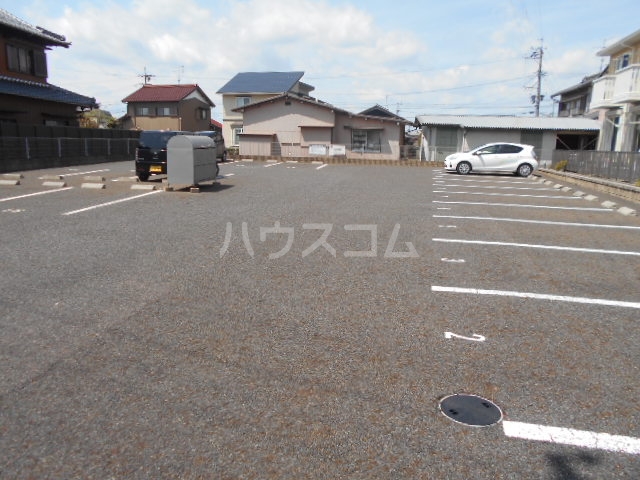 21/28 駐車場
