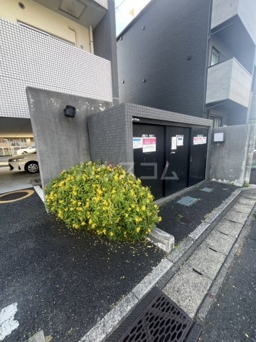 24/30 エントランス