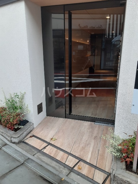 26/30 エントランス