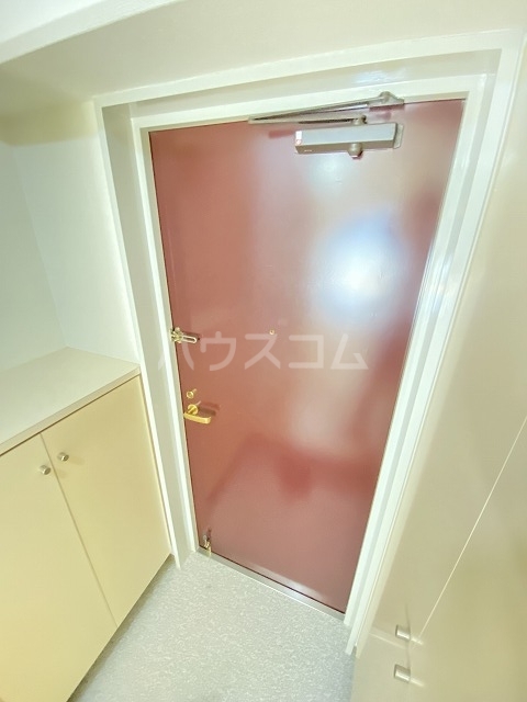 27/30 エントランス