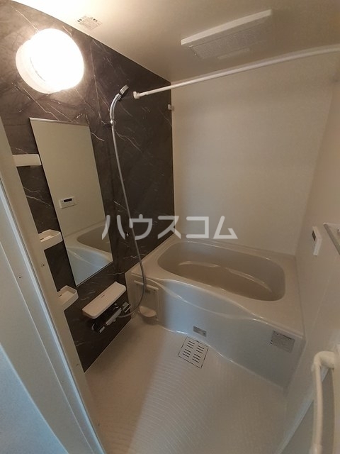 13/30 浴室