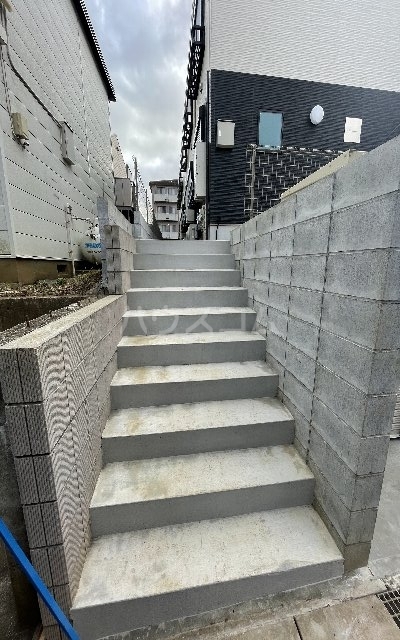 26/30 エントランス