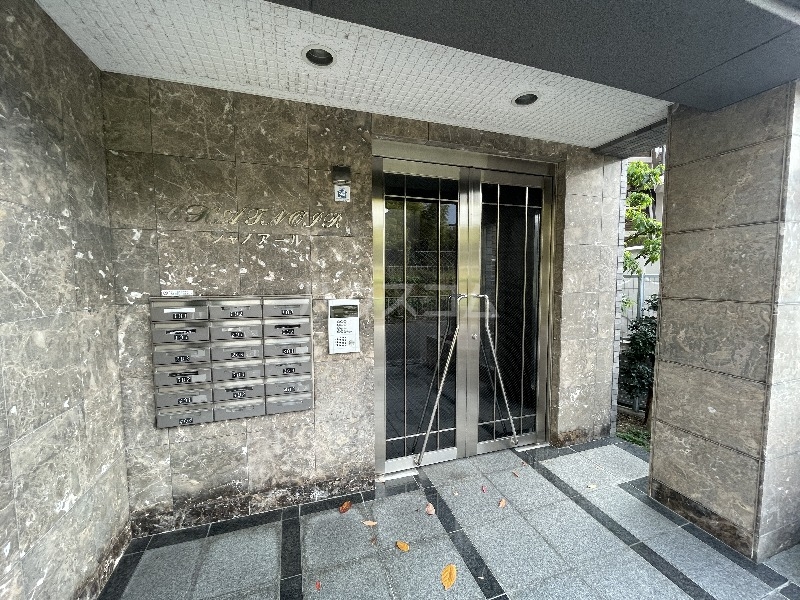 24/30 エントランス