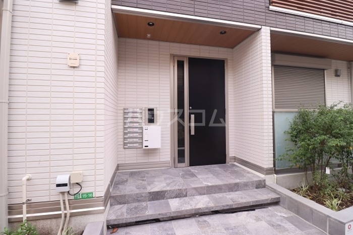 28/30 エントランス