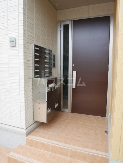 15/23 エントランス