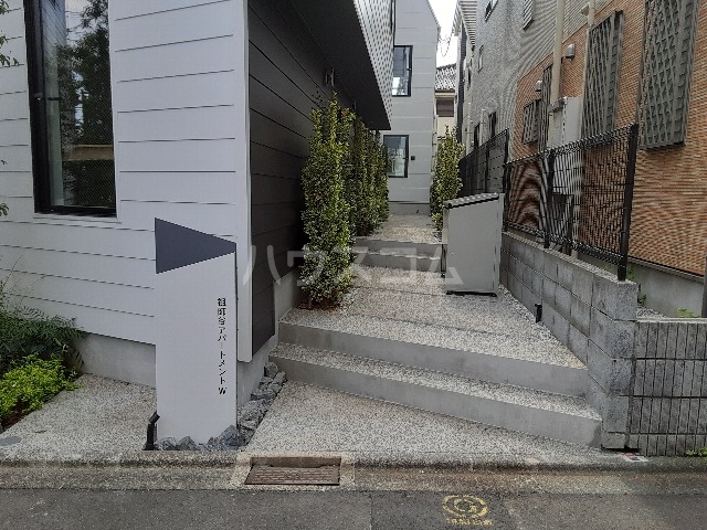 25/30 エントランス