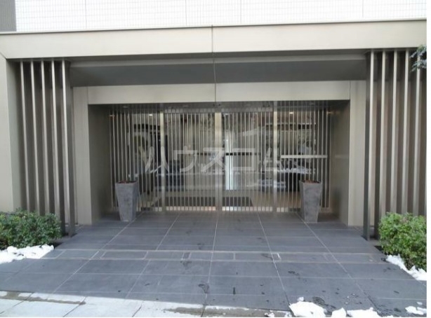 27/30 エントランス