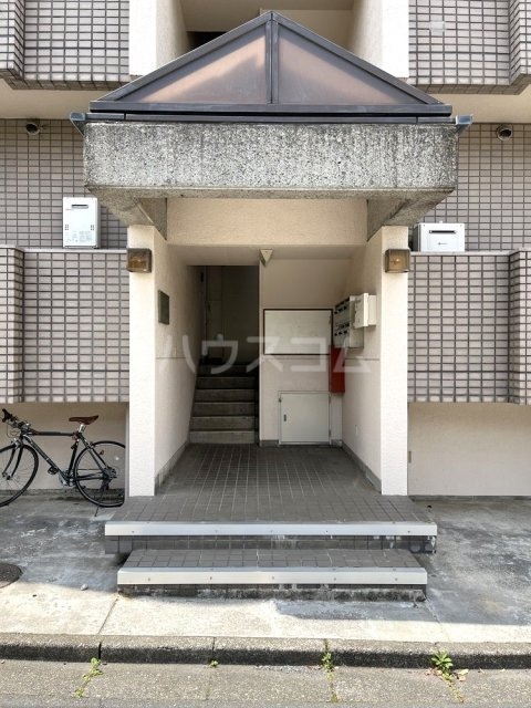 28/30 エントランス