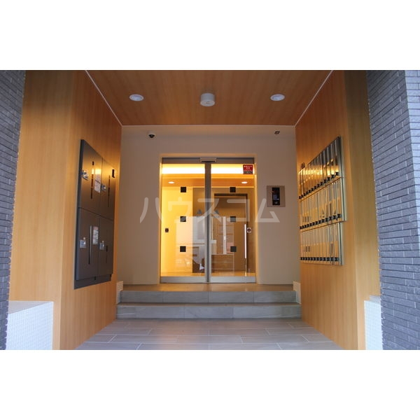 16/19 エントランス