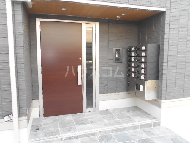 26/29 エントランス