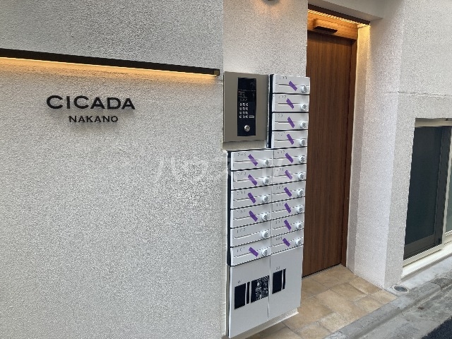 21/30 エントランス