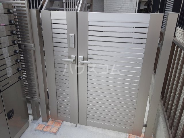 21/23 エントランス