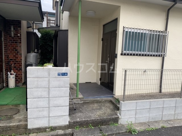 24/27 エントランス