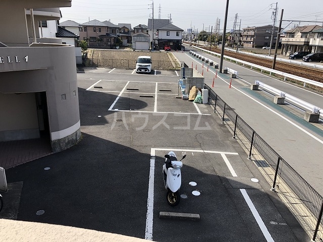 18/27 駐車場