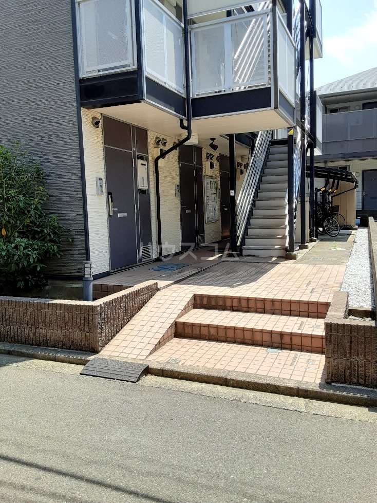 25/30 エントランス