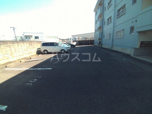 22/30 駐車場