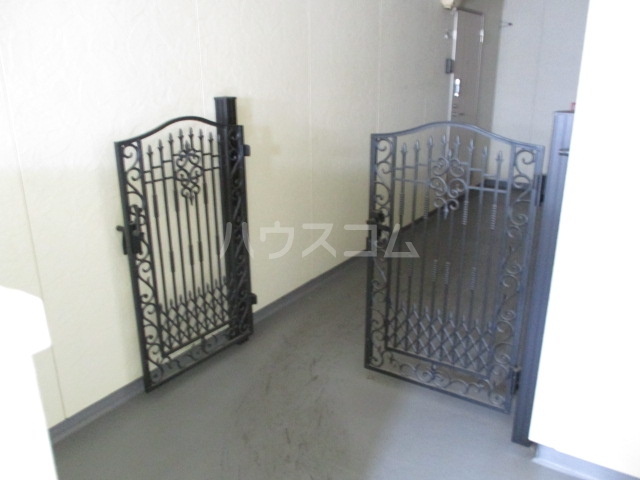 28/30 エントランス