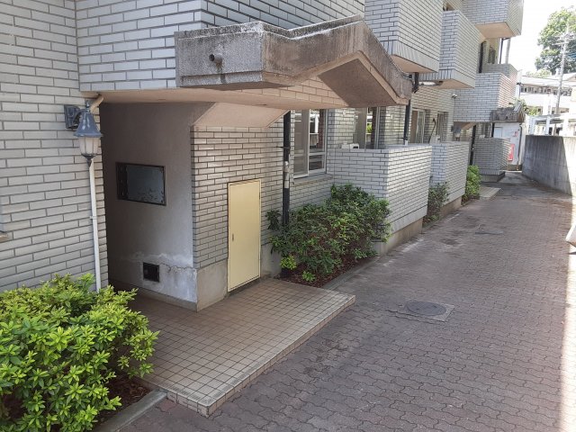 18/20 エントランス