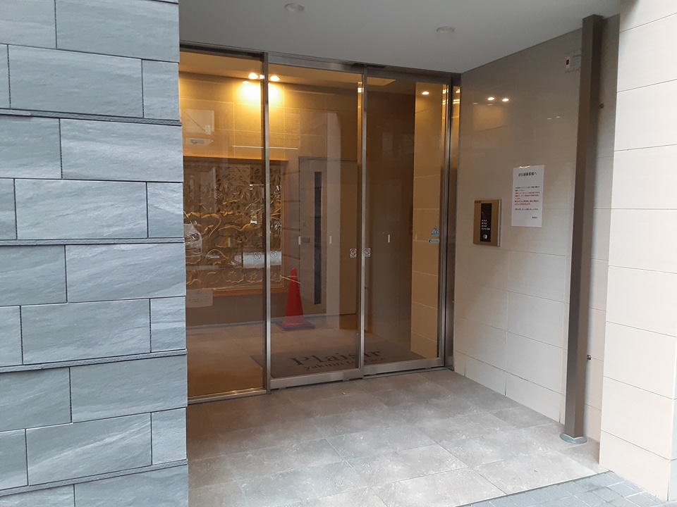 24/30 エントランス