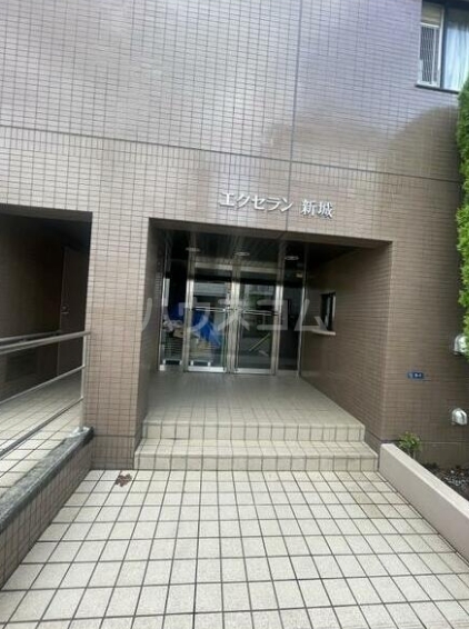 20/23 エントランス