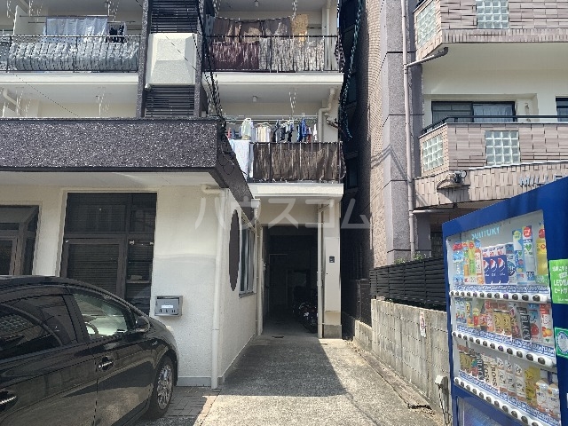 24/30 エントランス