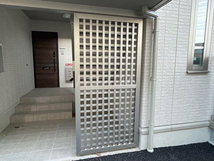 18/23 エントランス