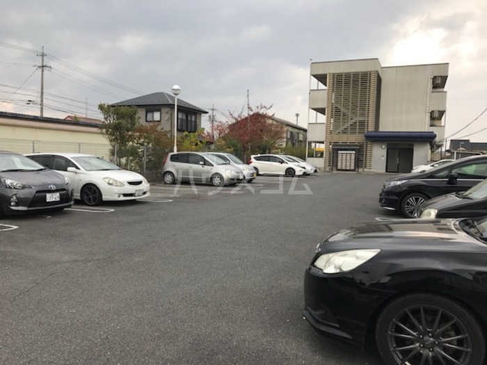 18/23 駐車場