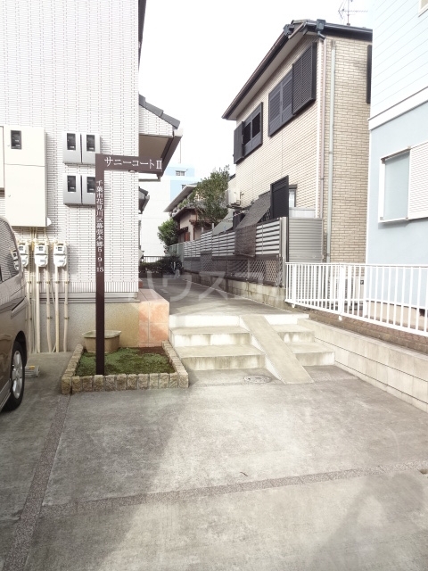 23/30 エントランス