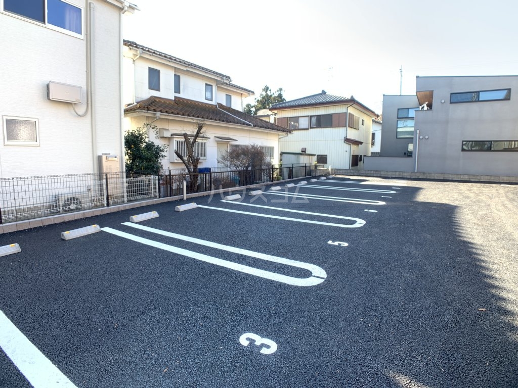 2/3 駐車場