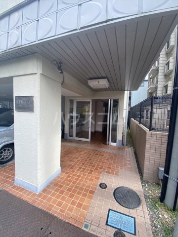 28/30 エントランス